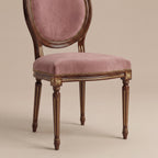 Der 'Louis XVI' Esszimmerstuhl | Walnuss-Finish & Goldpatina