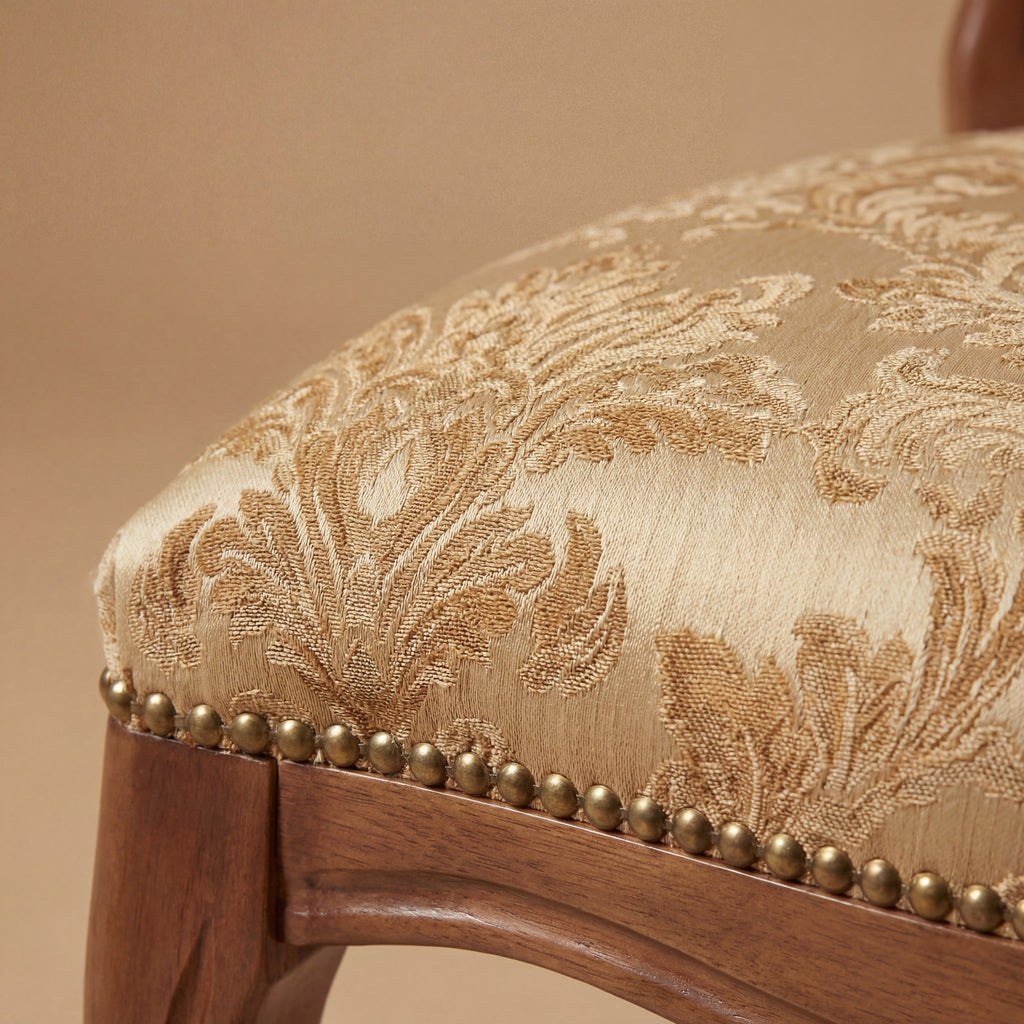 La chaise à manger 'Louis-Philippe Foglia' | Finition noyer classique