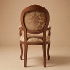 Der 'Louis-Philippe Foglia' Esszimmer-Armlehnstuhl | Klassisches Walnuss-Finish