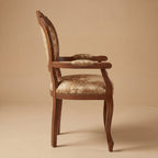 Der 'Louis-Philippe Foglia' Esszimmer-Armlehnstuhl | Klassisches Walnuss-Finish