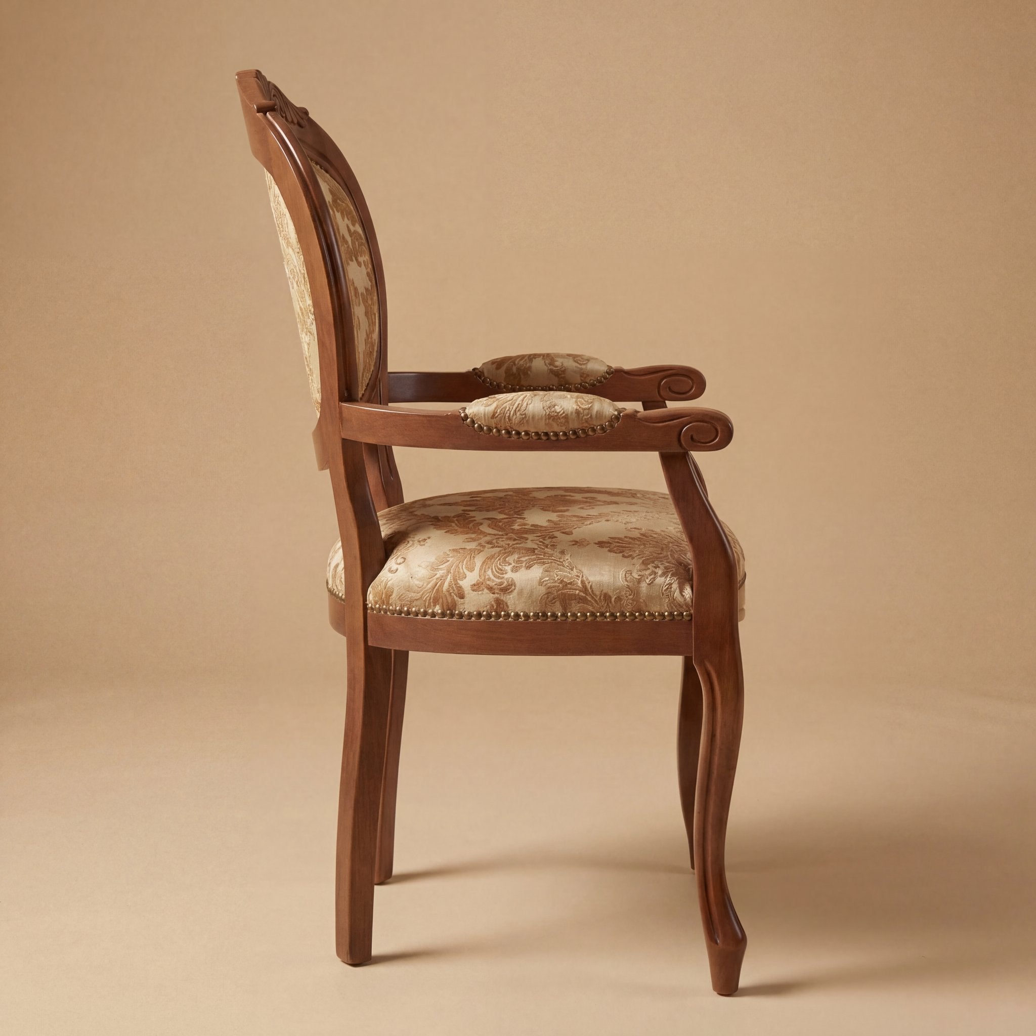 Der 'Louis-Philippe Foglia' Esszimmer-Armlehnstuhl | Klassisches Walnuss-Finish