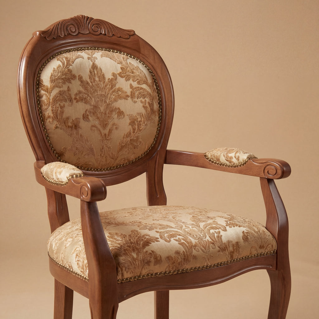 Der 'Louis-Philippe Foglia' Esszimmer-Armlehnstuhl | Klassisches Walnuss-Finish