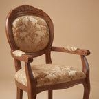 Der 'Louis-Philippe Foglia' Esszimmer-Armlehnstuhl | Klassisches Walnuss-Finish